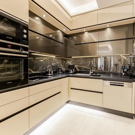 Vivian's Luxury Apartment