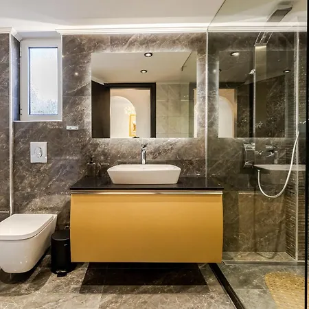 Vivian's Luxury Apartment *